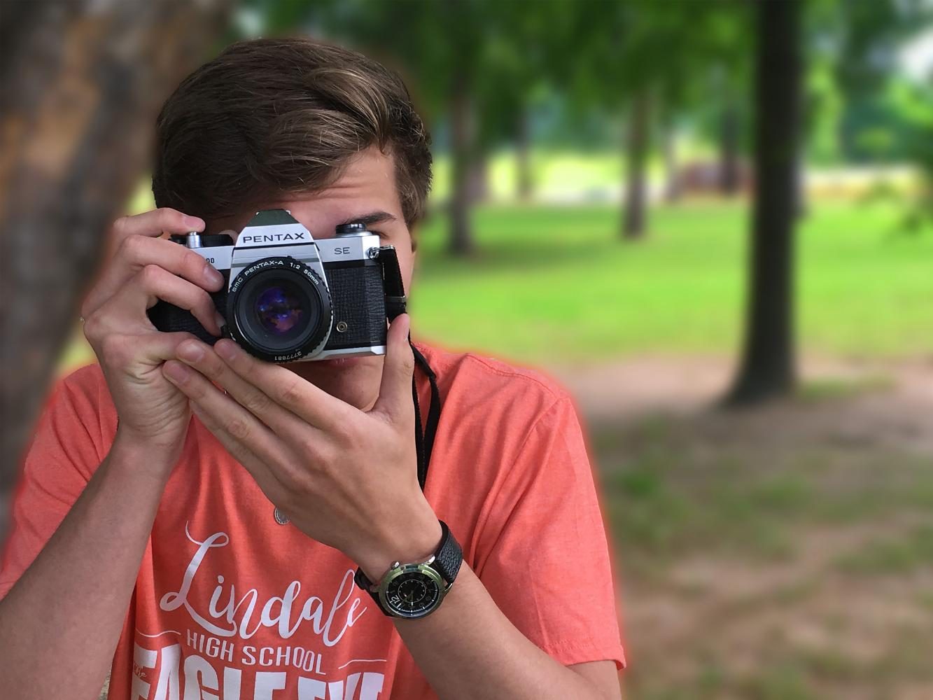 Wyatt+takes+photos+for+the+LHS+Eagle+Eye+magazine.+He+will+use+the+skills+learned+in+Costa+Rica+to+better+improve+his+photography+for+personal+use+and+for+school
