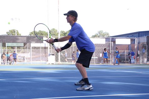 Tennis Advances to Playoffs