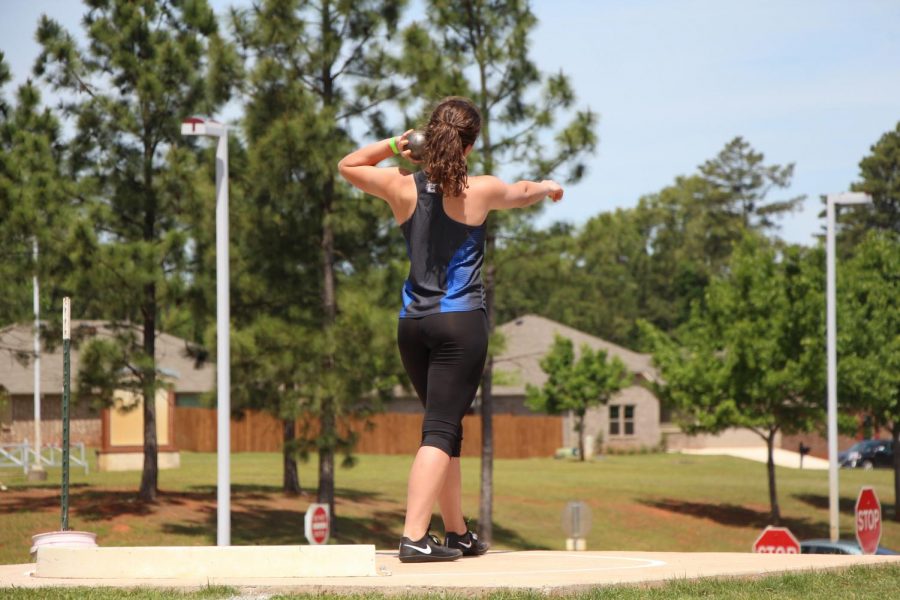 Senior++Summer+Pruitt+gets+ready+to+throw+shot-put+at+the+Area+meet.+She+along+with+6+others+will+advance+to+the+Regional+competition