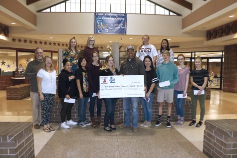 Red Baron Awards Prize Money to Art Students