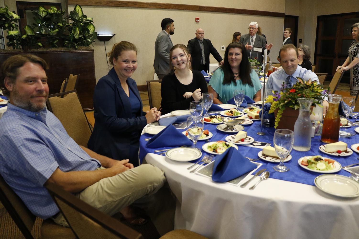 Senior Mara Griffin dines with Katy Lyles, her chemistry teacher, and her family at the top ten banquet.