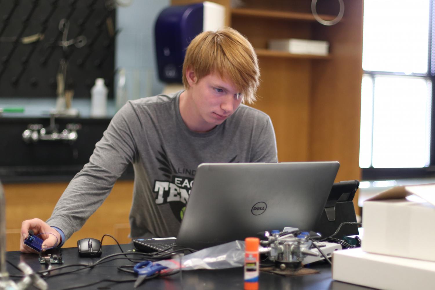 Senior Stefan Gregg works on programming a song with the Arduino. “We have to learn how to put a Breadboard together and attach it to the Arduino to bring the code into it,” Gregg said. “If you have any music knowledge, you use that to get the correct notes.”
