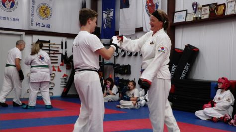 King and his mother shake hands after bowing to each other. This was after they sparred each other.