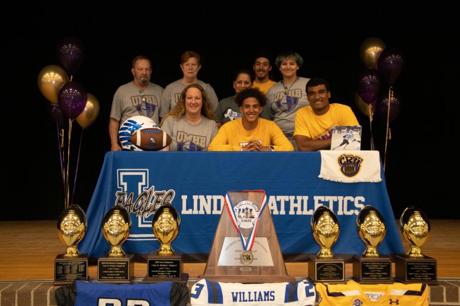 Senior Airik Williams signs to Mary-Hardin Baylor. He will play safety.