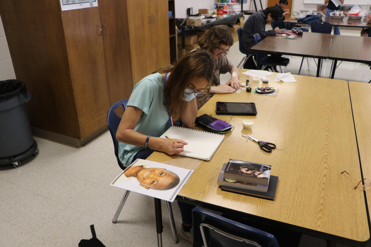 Sophomore Julia Montgomery working on her memory art project.