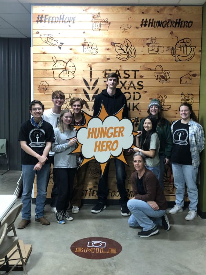 NHS+students+visit+the+Tyler+Food+bank+to+volunteer+for+four+hours.