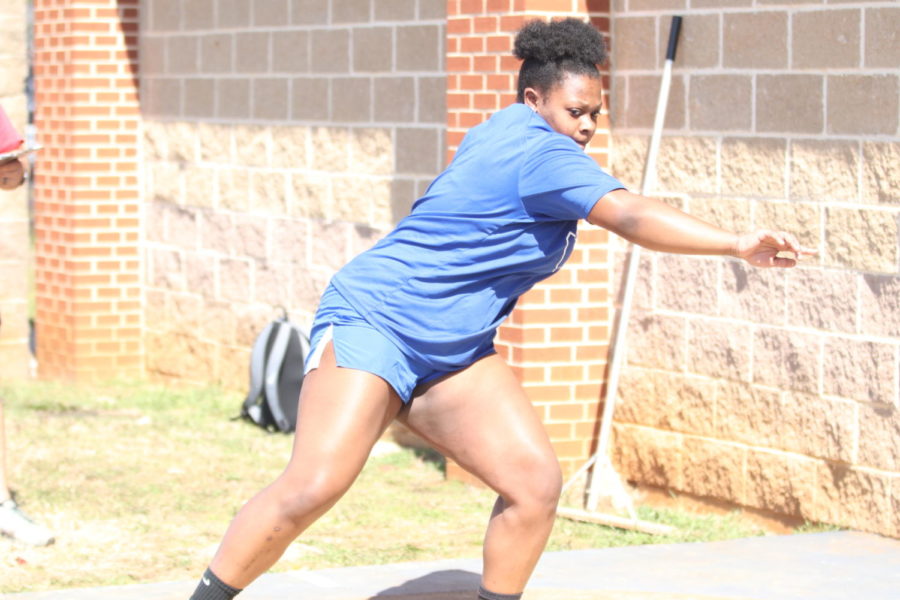 Senior Zaniya Mumphrey earns second place in shot and fifth place in Disc at the Area Track Meet. It went really well, Mumphrey said. I competed really good got a PR and Can’t wait for Regionals.
