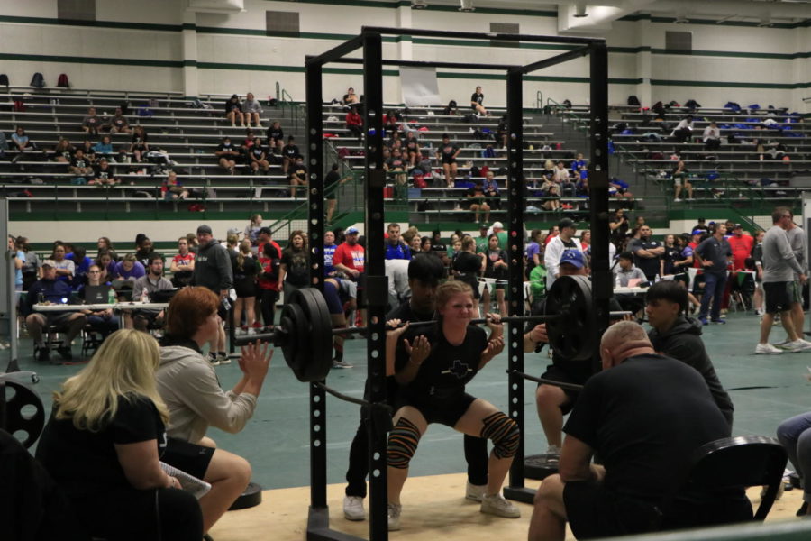 Senior Taylar Ragland compels at a powerlifting meet.