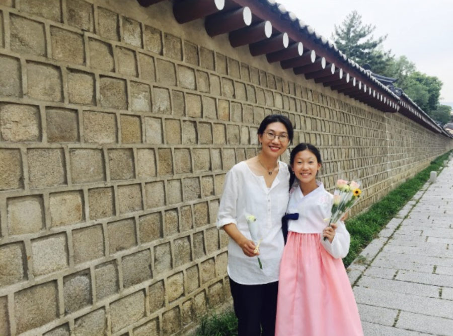 Keren Lee poses with her mom in front of Gyeong Bok Gung in Seoul, Korea. 