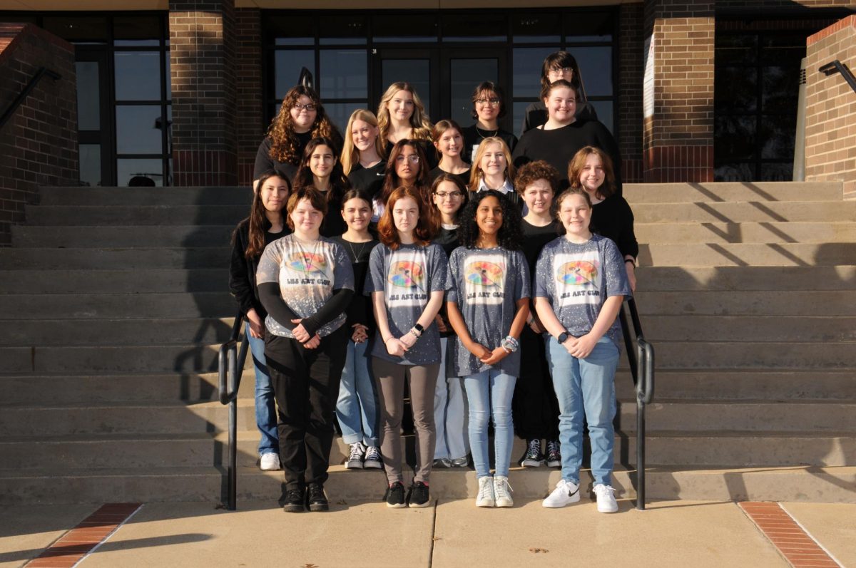 Art club poses for a group photo. Photo provided by Kristin Schlessman.