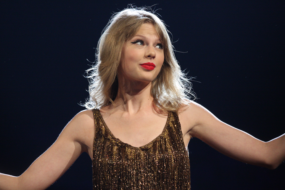 Taylor Swift smiles during an on stage performance.
Photo by Eva Rinaldi at https://www.flickr.com/photos/evarinaldiphotography/6966830273/sizes/l
CCBY-SA 2.0