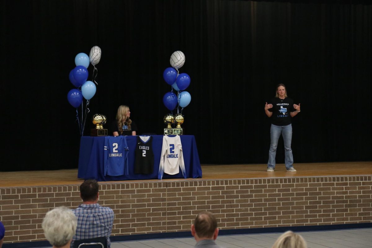 Coach+Jessica+Dimsdle+speaks+about+senior+Kayli+Vickery+at+her+signing.+Vickery+signed+to+play+volleyball+at+Odessa+College.