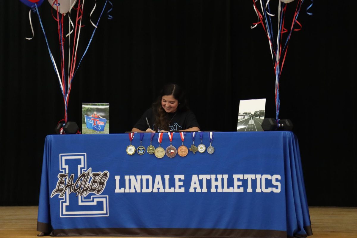 Senior Jalynn Gateley signs to Louisiana Tech. She will be furthering her powerlifting career.